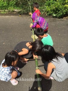 子どもたちも竹の器やマイ箸作り。ときどき長〜いのや細〜いのができてました。